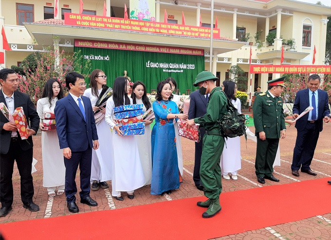 Le-Giao-Nhan-Quan-Thi-Xa-Buon-Ho-Nam-2023